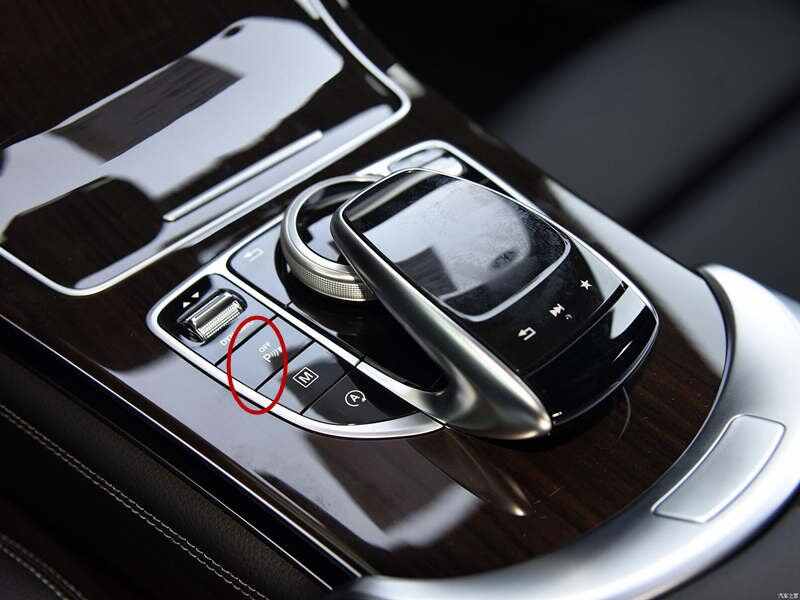 奔驰glc的倒车雷达初始阶段是没有声音提示的,你可以通过车内的后视镜